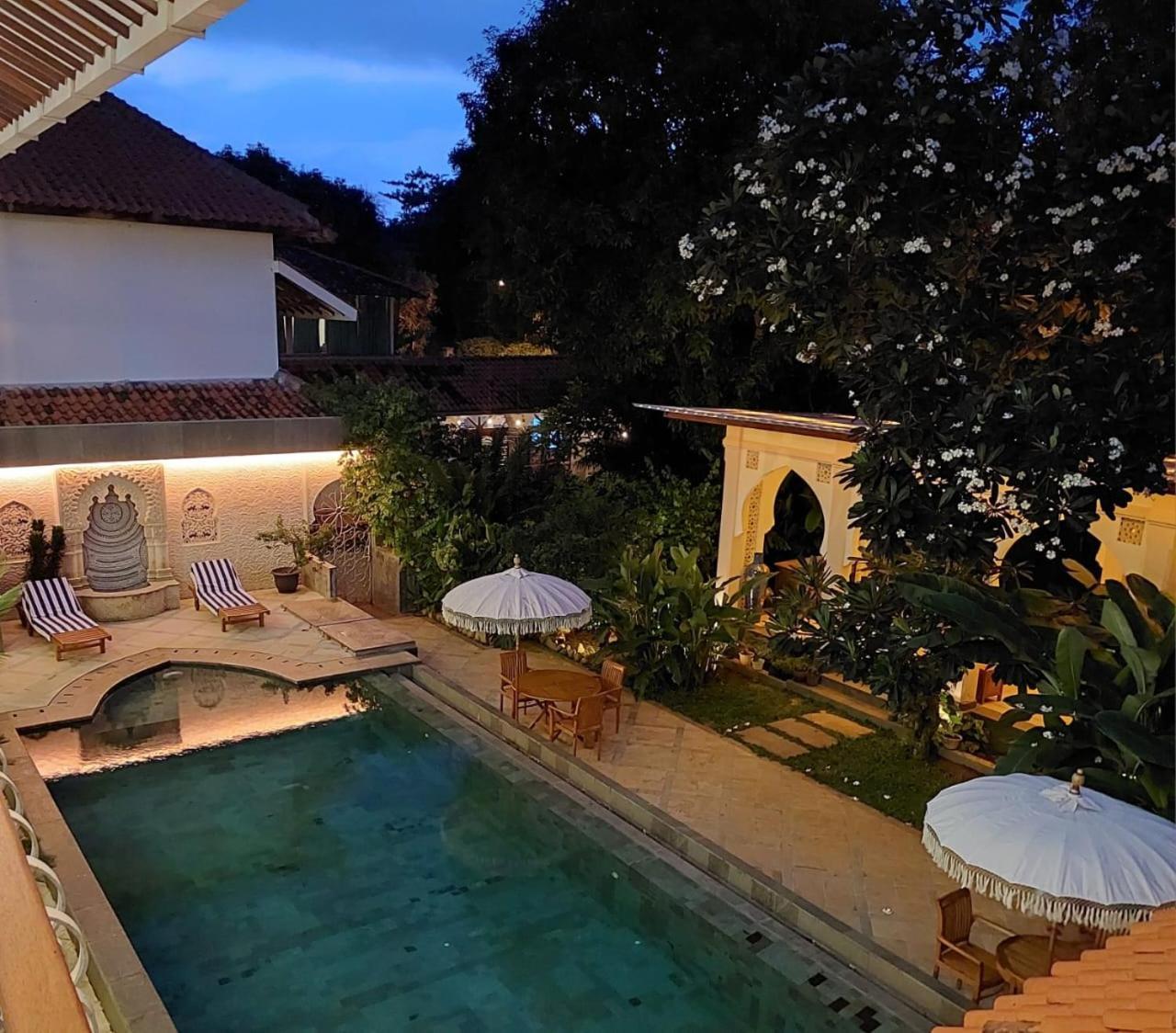 Blue Garden Boutique Hotel Jepara Bagian luar foto