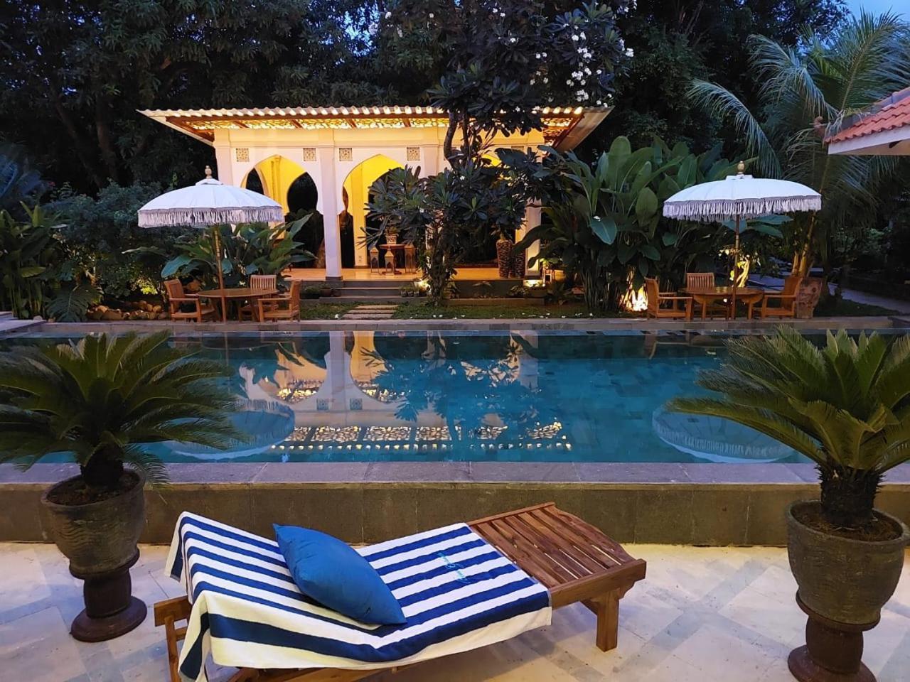 Blue Garden Boutique Hotel Jepara Bagian luar foto