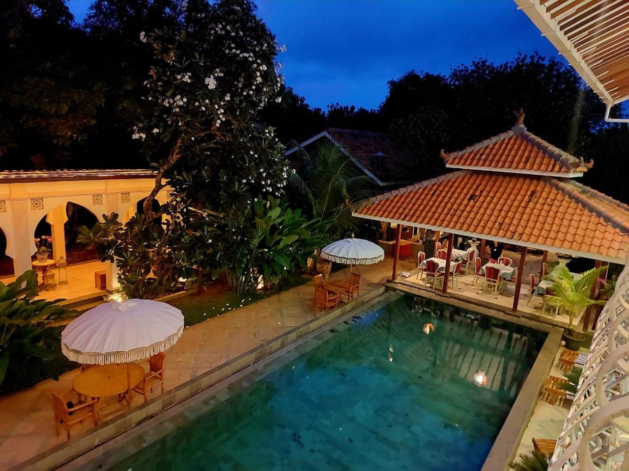 Blue Garden Boutique Hotel Jepara Bagian luar foto